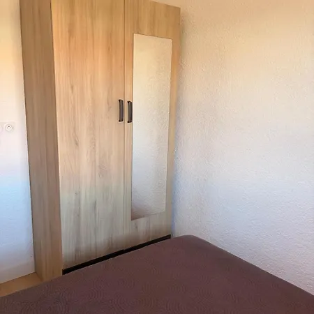 Apartamento 52 M2 A 80m De La *